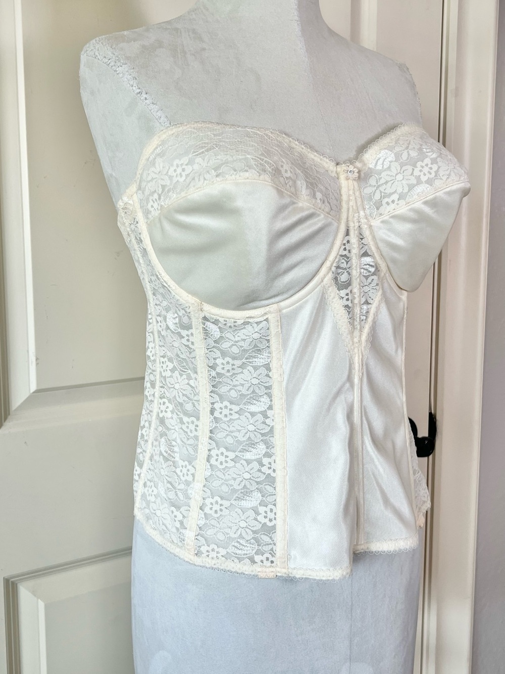Dominique Vintage Lace Corset Bustier Strapless Bridal Top Cream 38F Style 8949